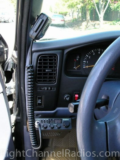 Uniden 520 CB Radio Installed in Pickup Cab