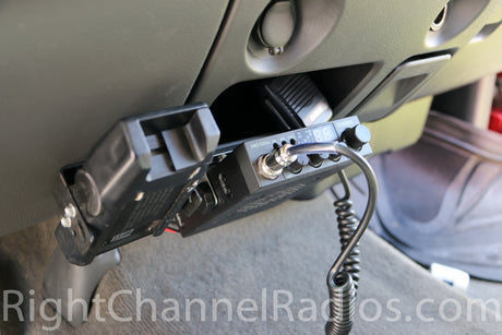 Uniden 520 CB Radio Installed Below Dash